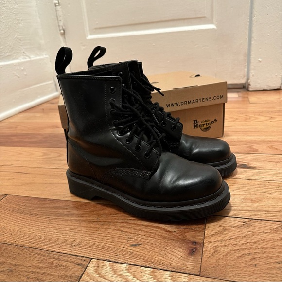 Dr. Martens mono black boots - Picture 1 of 4